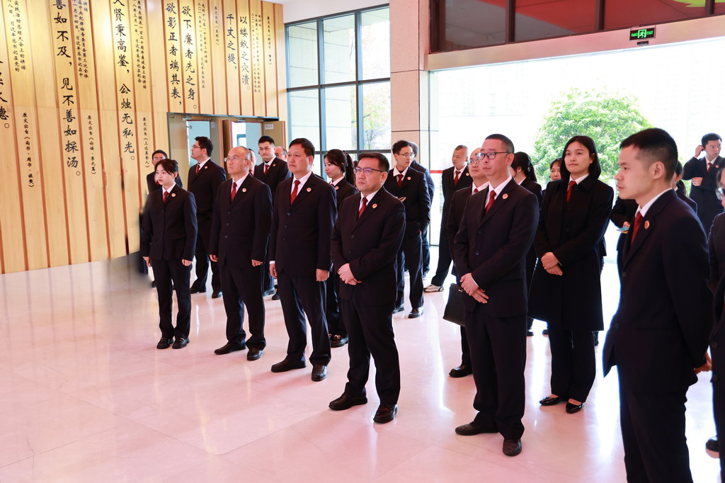 ���к�ɫ���� ����������|���ؼ��Ժ��չ������ʾ�����