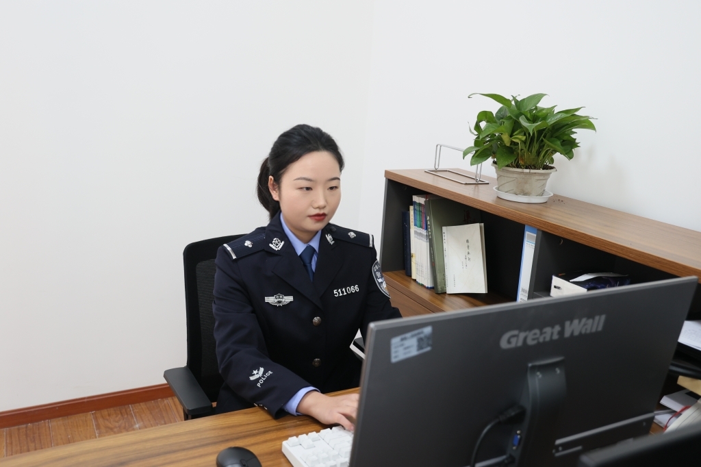 �����ߵİ�������һ���ȡ��z��֮�ǡ���������ѧ���Գ��֮�Ļ����� ���;�֮�������꣡